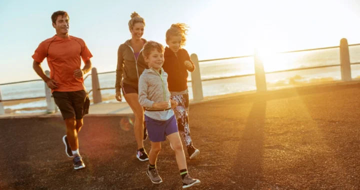 運動是身體負債的通用貨幣主題視覺：呈現不同運動劑量與全因死亡風險降低的階梯式劑量反應曲線